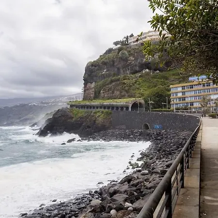 First Line Appartement *